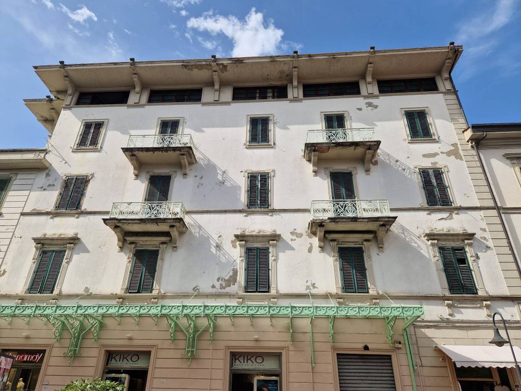 Palazzo / stabile a Montecatini-terme in Corso Giacomo Matteotti, 68 - Foto 2
