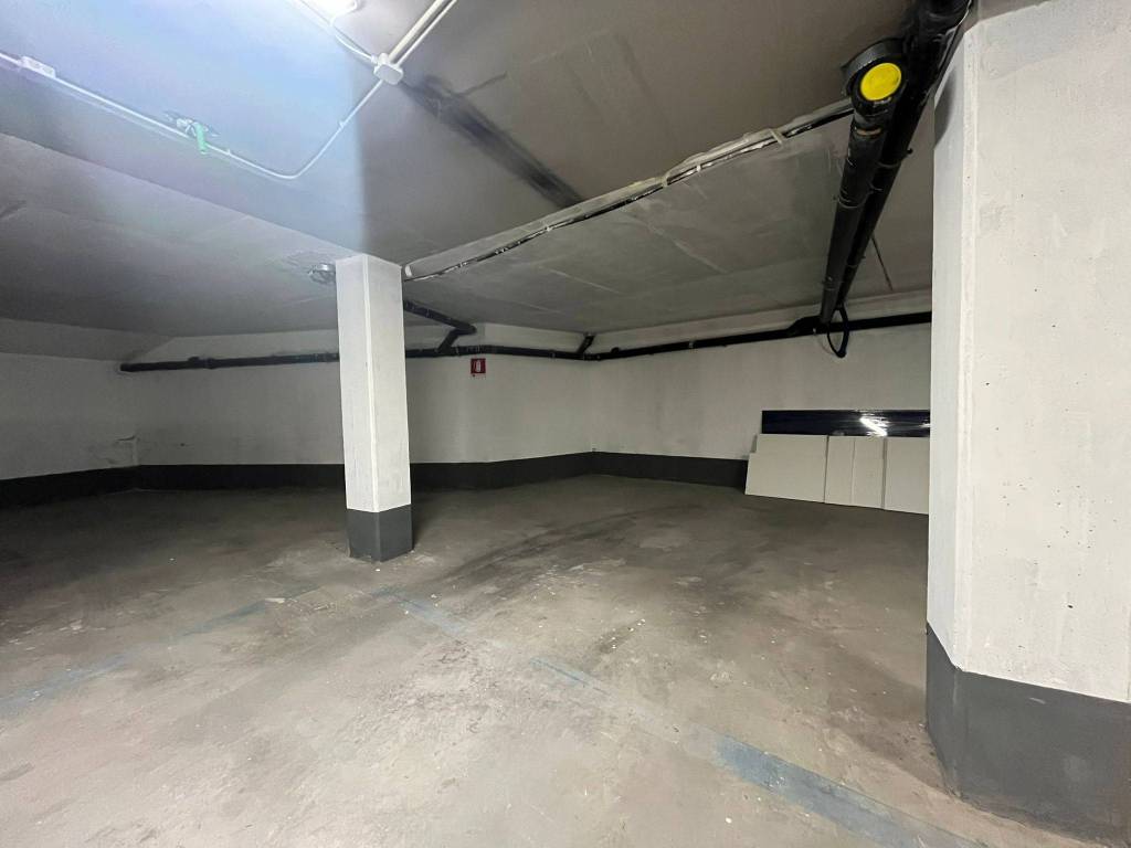 Box / garage a Oggiono in Via Camillo Benso di Cavour, 1 - Foto 4