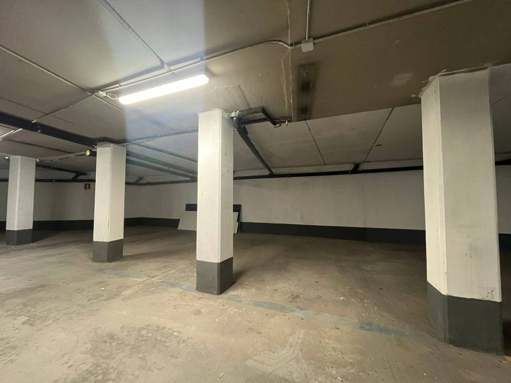Box / garage a Oggiono in Via Camillo Benso di Cavour, 1 - Foto 5