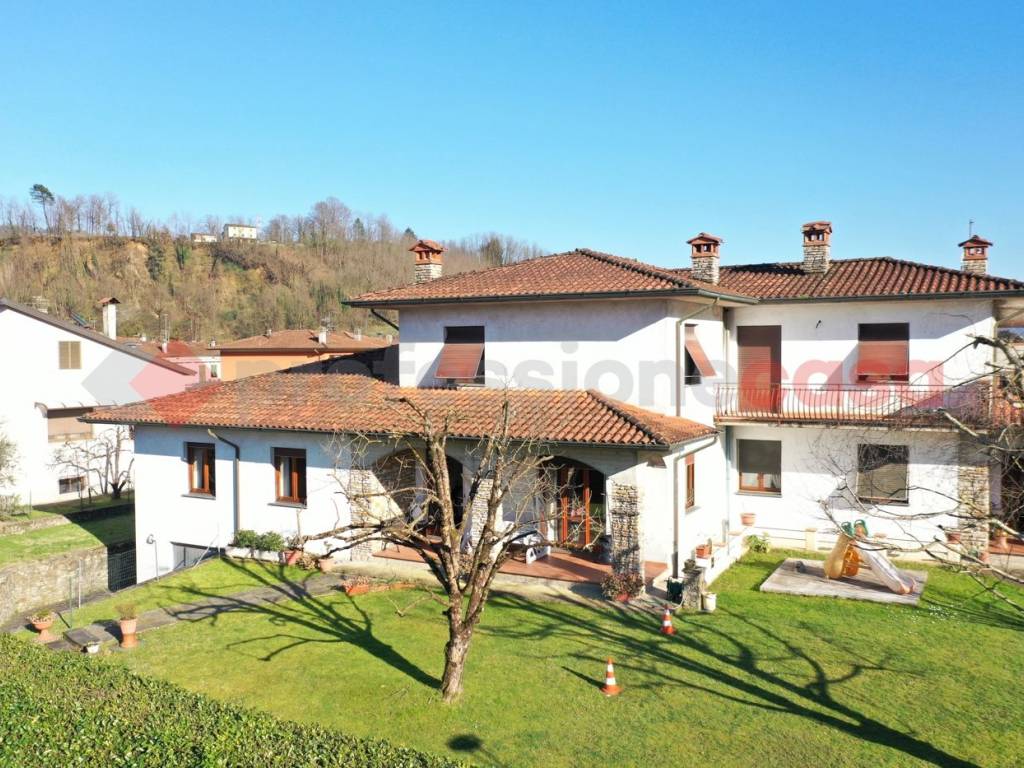 Villa a Barga in via Italia, 15 - Foto 3