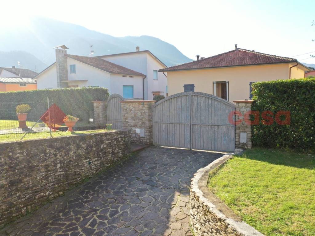 Villa a Barga in via Italia, 15 - Foto 4
