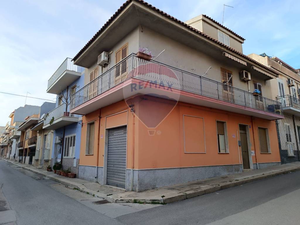 Casa indipendente a Pachino in via Enrico Ferri, 27 - Foto 2