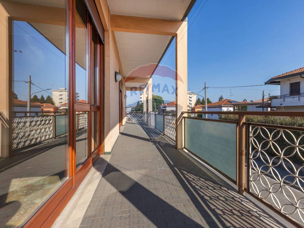 Casa indipendente a Cardano al campo in via Gramsci, 49 - Foto 2