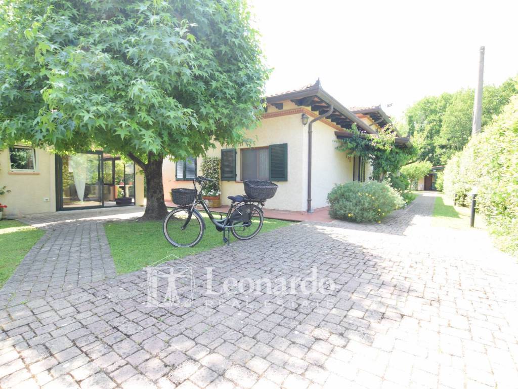 Villa a Pietrasanta in via Molisse - Foto 2