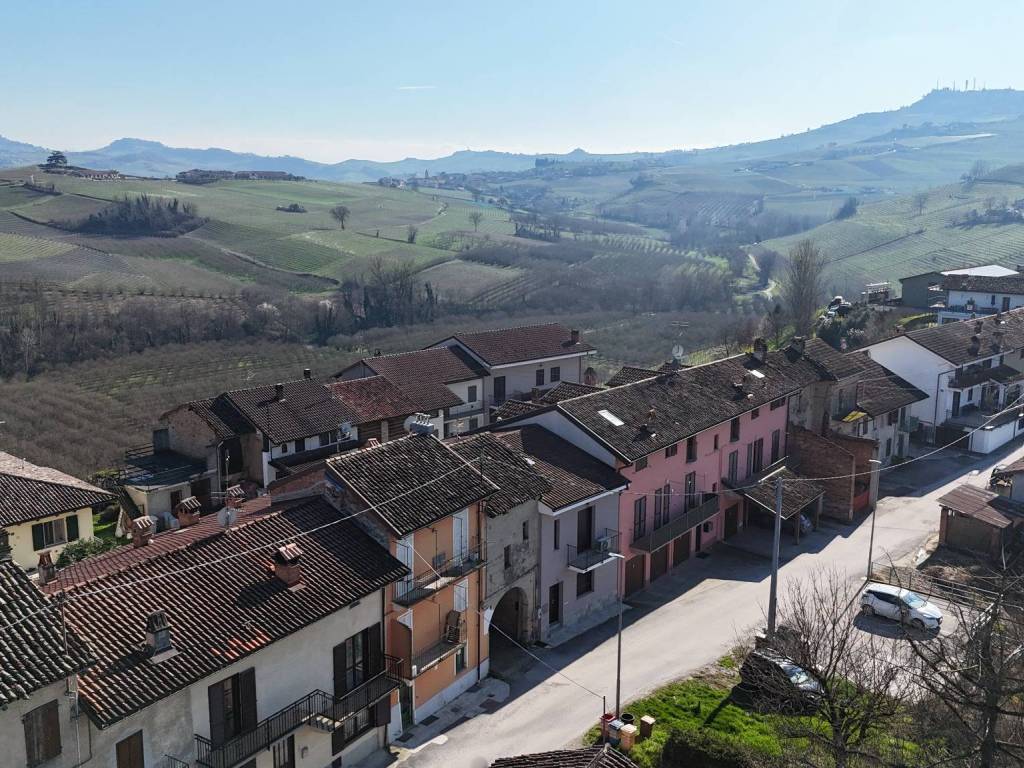 Casa indipendente a La morra in Via Serra, 66 - Foto 2