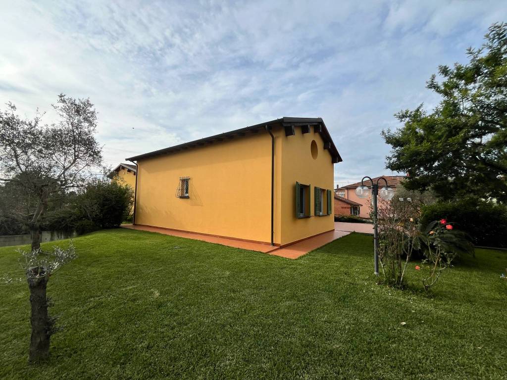 Villa a Castelnuovo magra in Via Palvotrisia, 66 - Foto 2