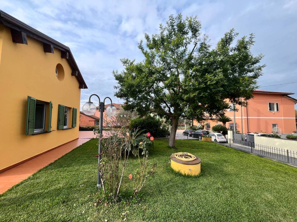 Villa a Castelnuovo magra in Via Palvotrisia, 66 - Foto 3
