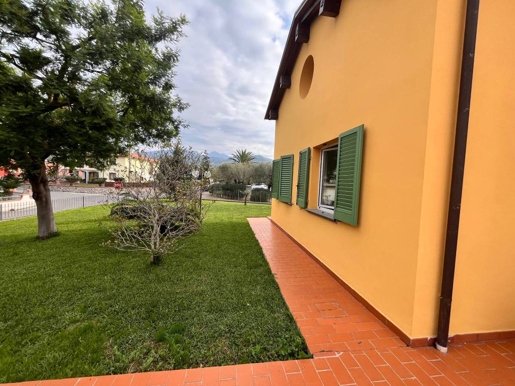 Villa a Castelnuovo magra in Via Palvotrisia, 66 - Foto 4