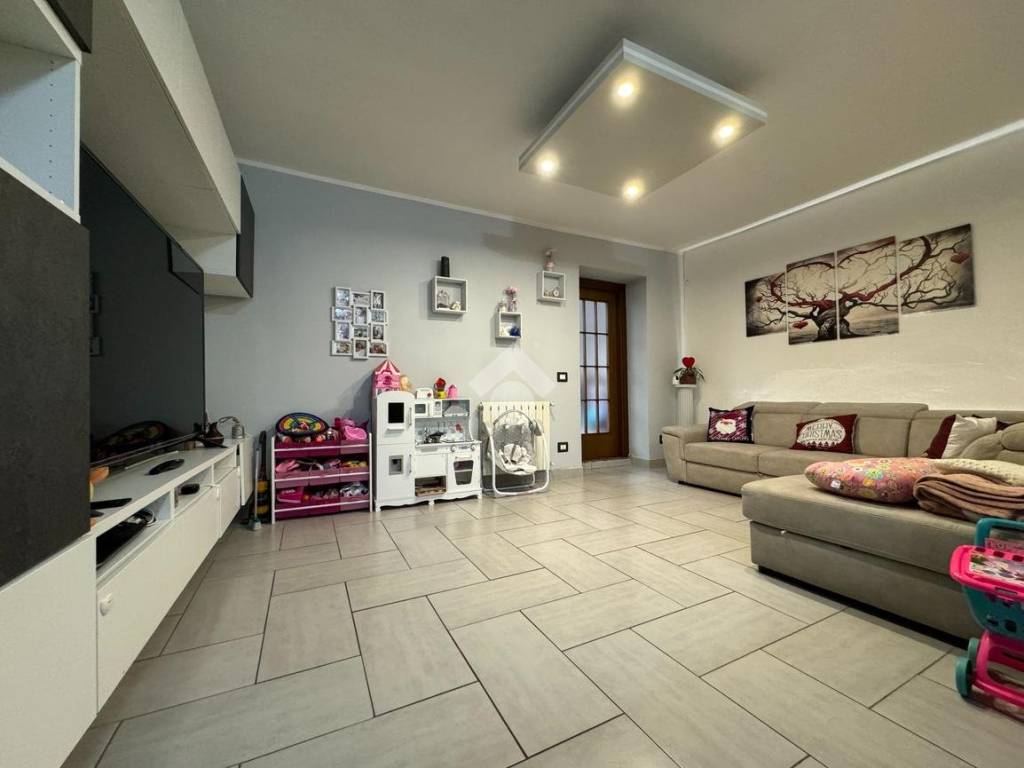 Casa indipendente a Cameri in Via G. Carducci, 35 - Foto 2