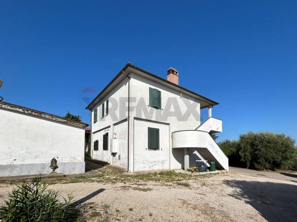 Villa a Aprilia in Via Dei Rutuli - Foto 2