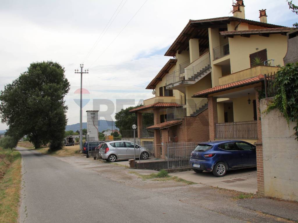 Appartamento a Castiglione del lago in Via Cristoforo Colombo, 240 - Foto 2