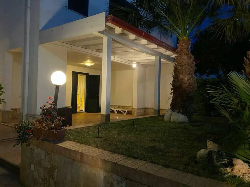 Villa a Carovigno in Via Monte Pollino S.N.C. - Foto 3