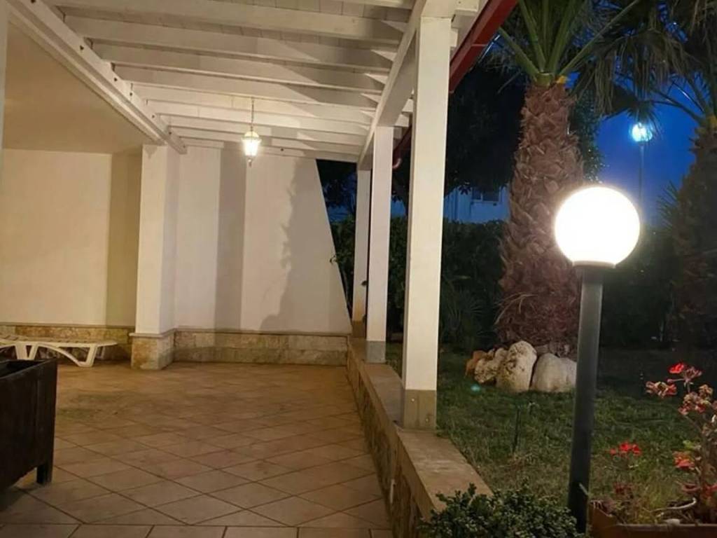 Villa a Carovigno in Via Monte Pollino S.N.C. - Foto 4