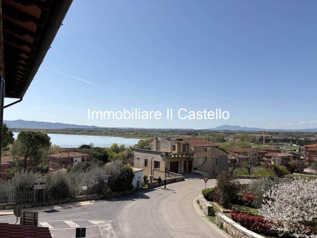 Appartamento a Castiglione del lago in Piazza Dante Alighieri - Foto 4