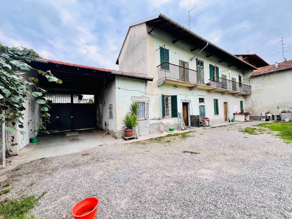 Casa indipendente a Lonate pozzolo in Via Col di Lana, 8 - Foto 2