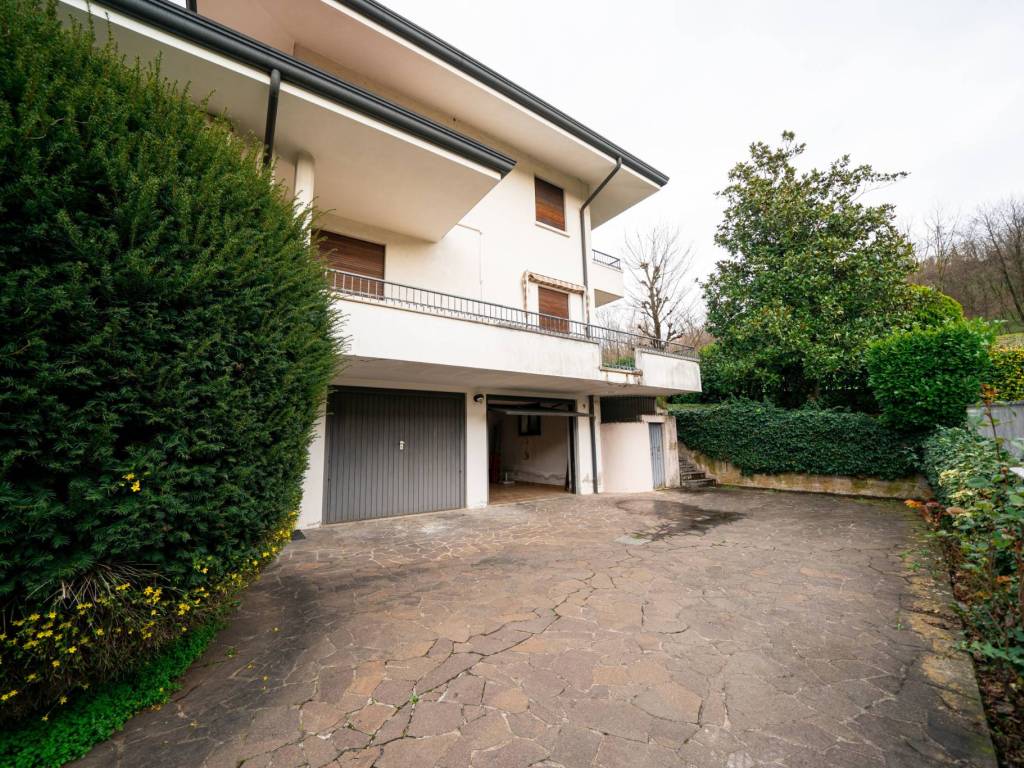 Villa a Arzignano in VIA GIACOMO LEOPARDI, 10 - Foto 3