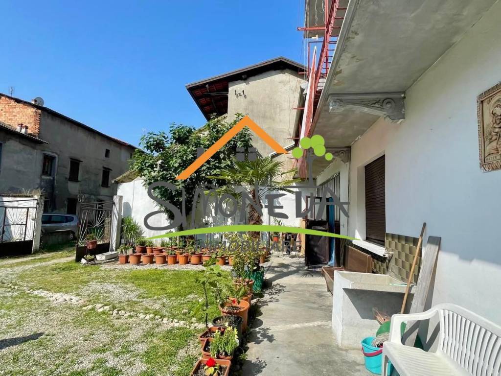 Casa indipendente a Bellinzago novarese in Via della Libertà, 144 - Foto 2