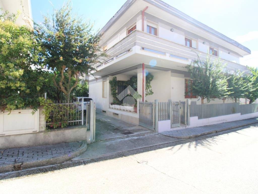 Appartamento a Roseto degli abruzzi in Via Olanda, 6 - Foto 2