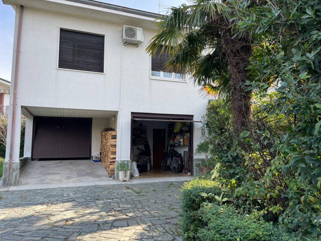 Villa a Bareggio in Via Papa Giovanni XXIII - Foto 1