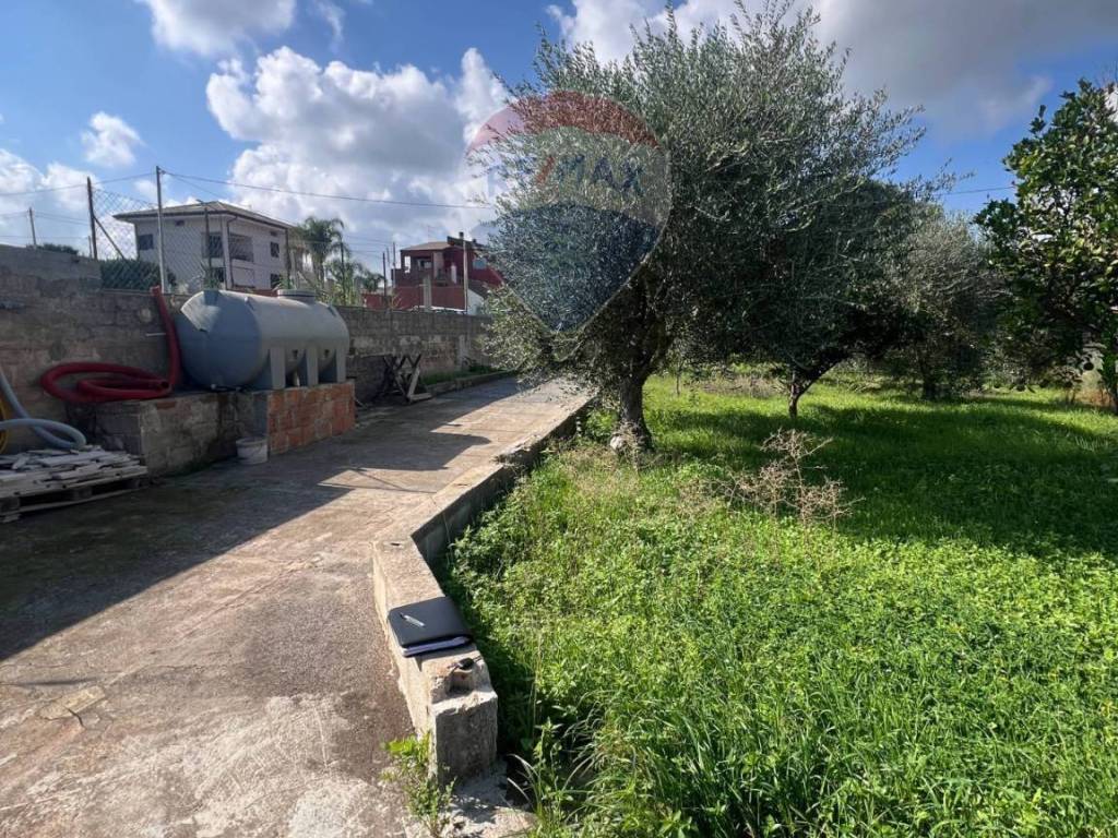 Terreno a Melilli in via Rimini, 11 - Foto 2