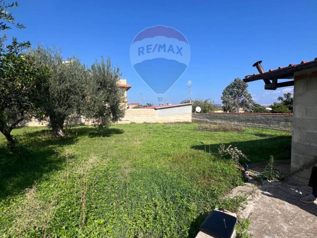 Terreno a Melilli in via Rimini, 11 - Foto 3