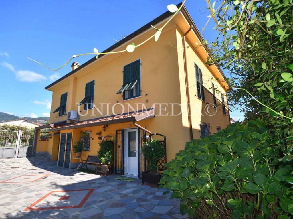 Villa a Castelnuovo magra in Via Canaletto S.N.C. - Foto 4