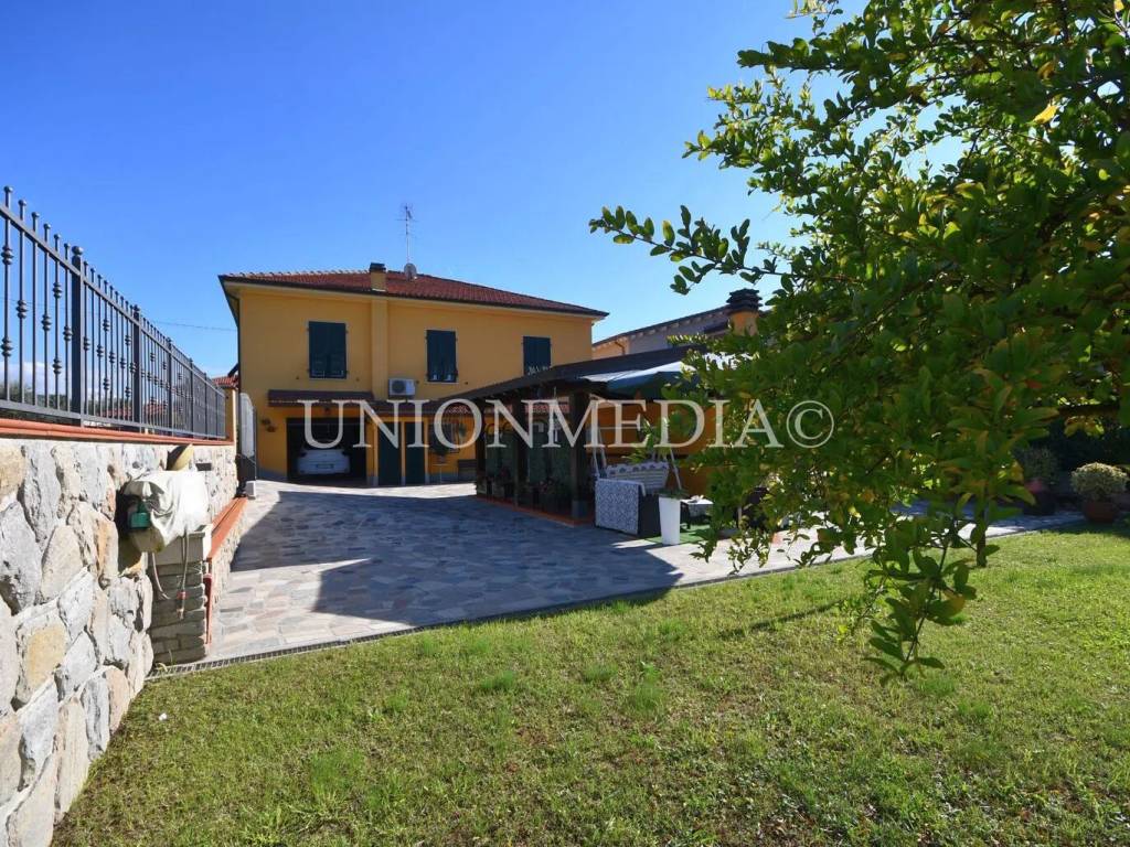 Villa a Castelnuovo magra in Via Canaletto S.N.C. - Foto 5