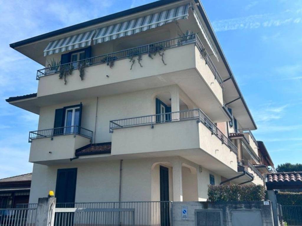 Appartamento a Cassano magnago in Via Volturno, 25 - Foto 2