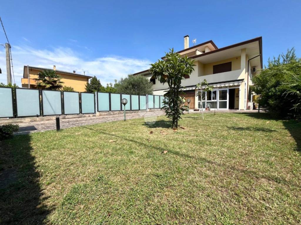 Villa a Ponte san nicolò in Via Camillo Benso di Cavour, 83 - Foto 2