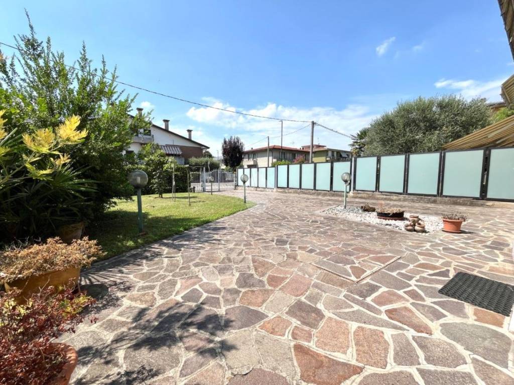 Villa a Ponte san nicolò in Via Camillo Benso di Cavour, 83 - Foto 4