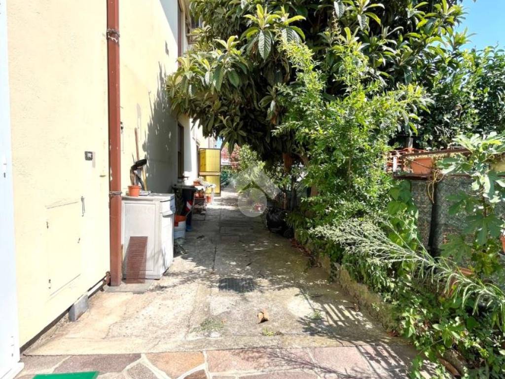 Villa a Ponte san nicolò in Via Camillo Benso di Cavour, 83 - Foto 5