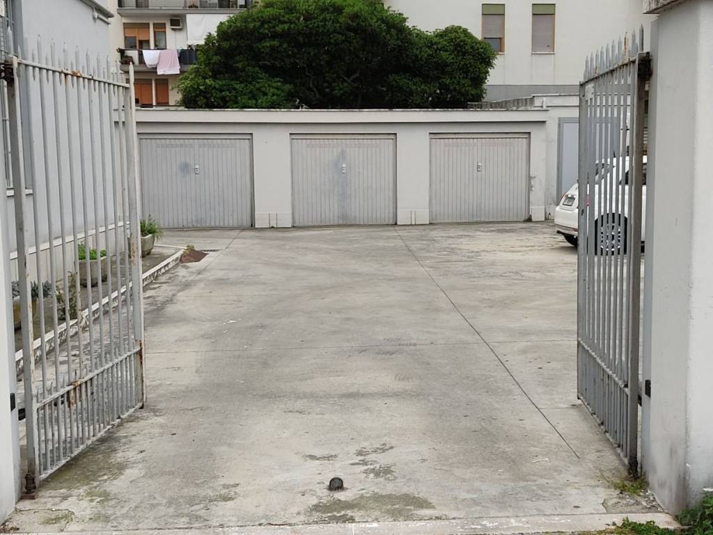 Box / garage a Pescara in Via Giacomo Puccini, 45 - Foto 3