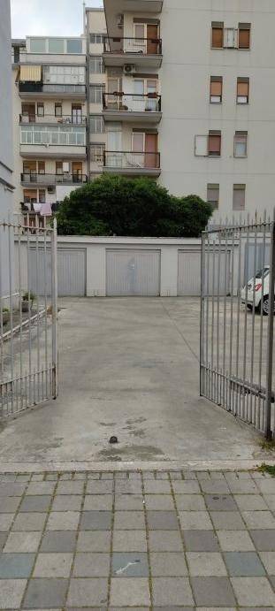 Box / garage a Pescara in Via Giacomo Puccini, 45 - Foto 4