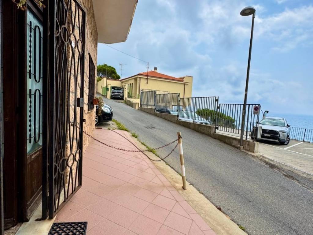 Appartamento a Borgio verezzi in Via della Cornice - Foto 3