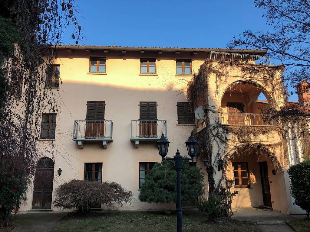 Villa a Costigliole saluzzo in Via Camillo Benso di Cavour, 16 - Foto 2