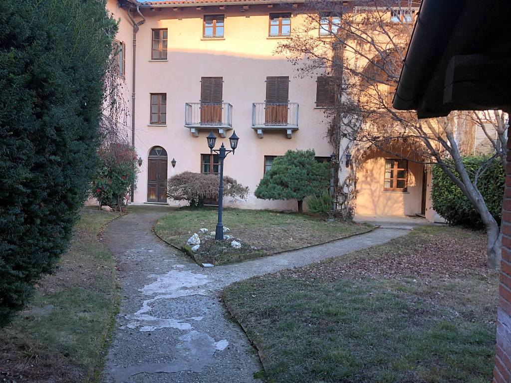 Villa a Costigliole saluzzo in Via Camillo Benso di Cavour, 16 - Foto 3