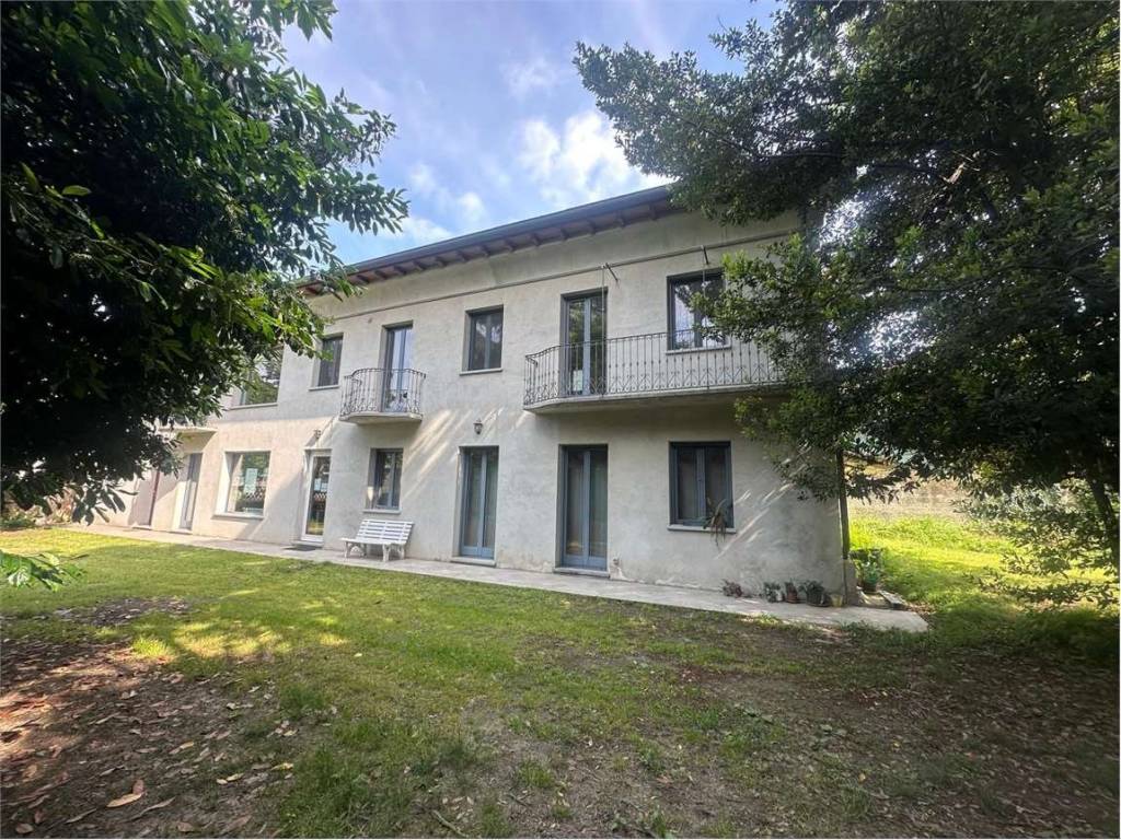 Casa indipendente a Varallo pombia in via martiri della libertà, 106 - Foto 2