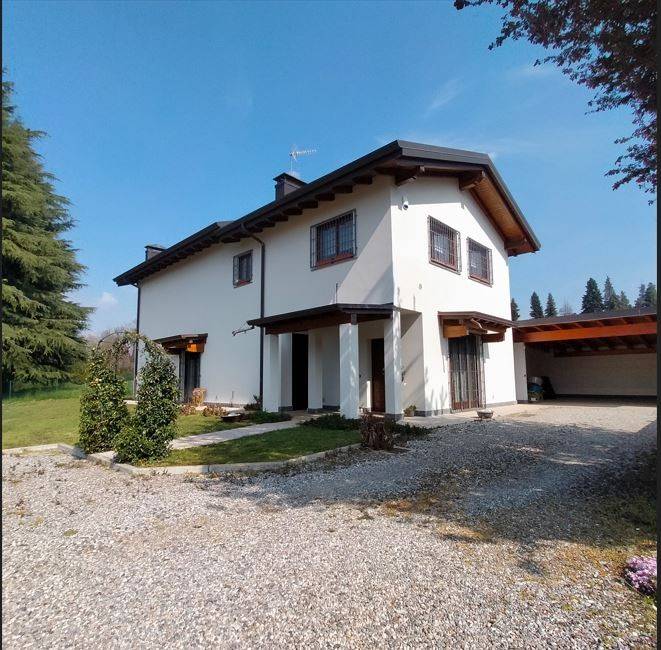 Villa a Caronno varesino in Via Ugo Foscolo - Foto 2