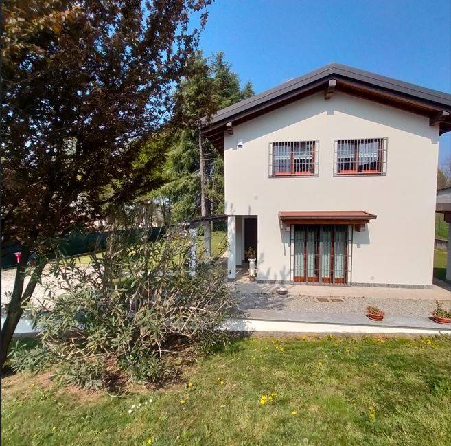 Villa a Caronno varesino in Via Ugo Foscolo - Foto 3