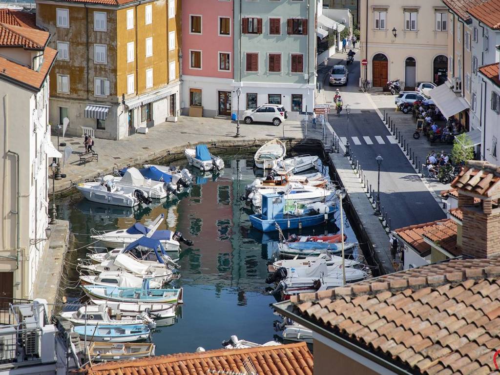 Palazzo / stabile a Muggia in Calle dei Lauri, 8 - Foto 2