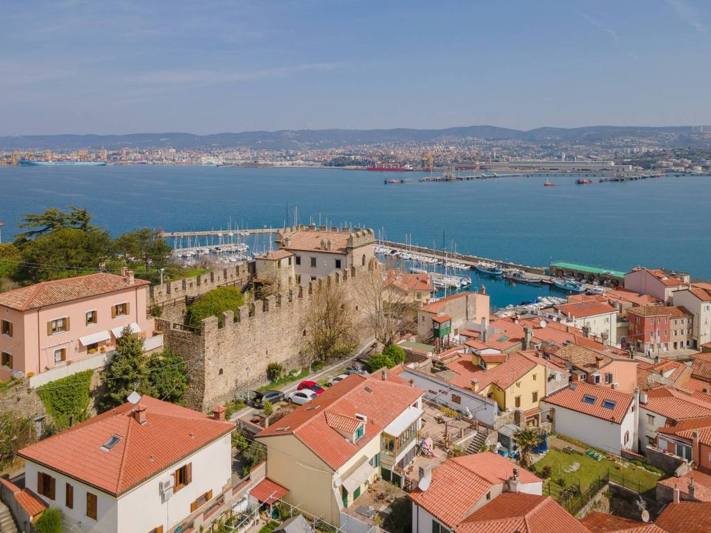 Palazzo / stabile a Muggia in Calle dei Lauri, 8 - Foto 4