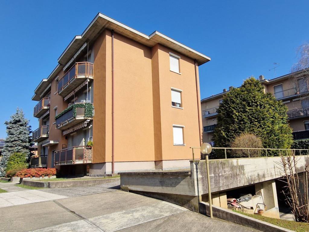 Appartamento a Tradate in Via Giuseppe Albini, 6 - Foto 2