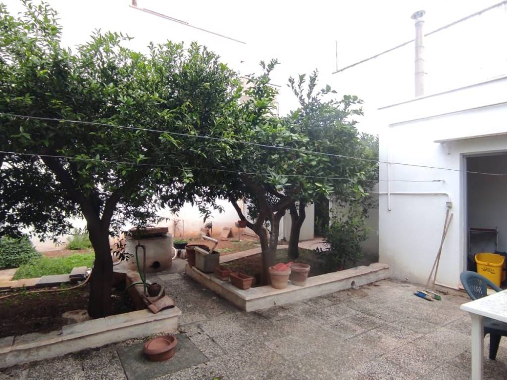 Casa indipendente a Taviano in Via Dante Alighieri - Foto 2