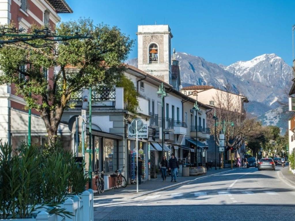 Villa a Forte dei marmi in Via Piave - Foto 1