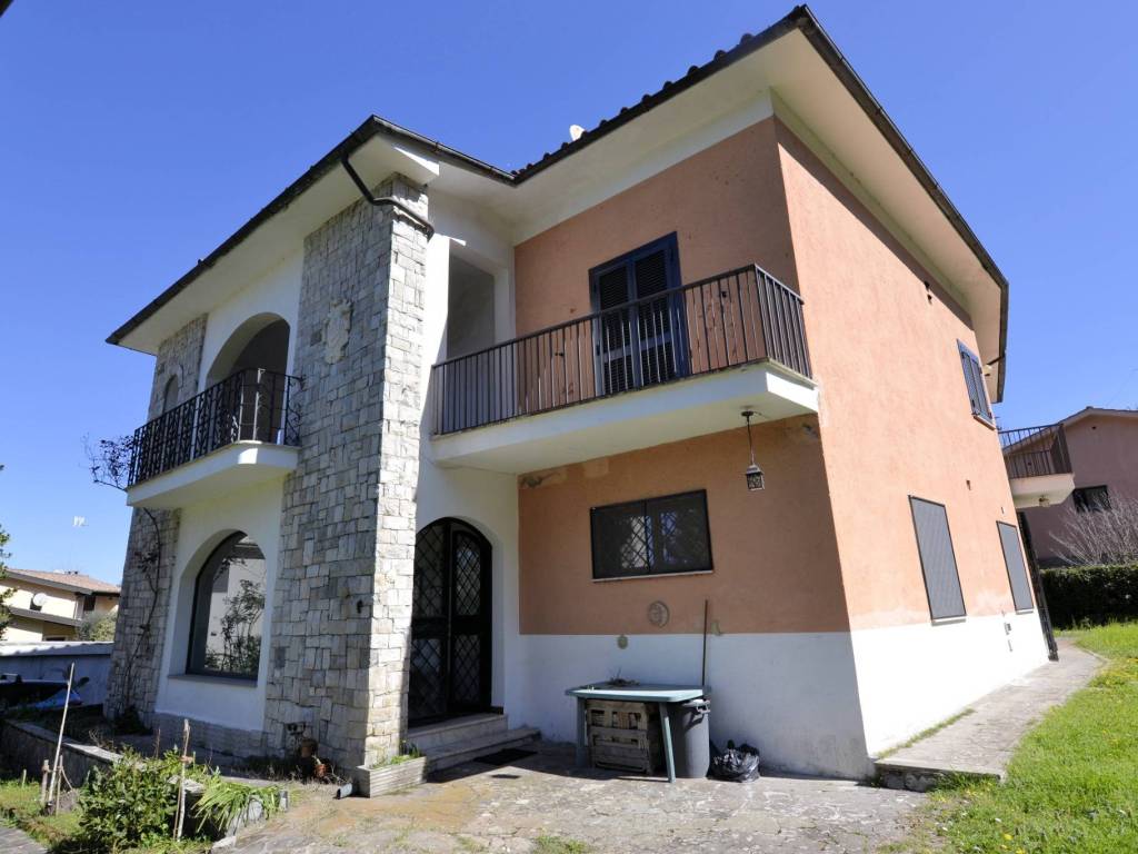Villa a Ronciglione in Via dei Cerri - Foto 2