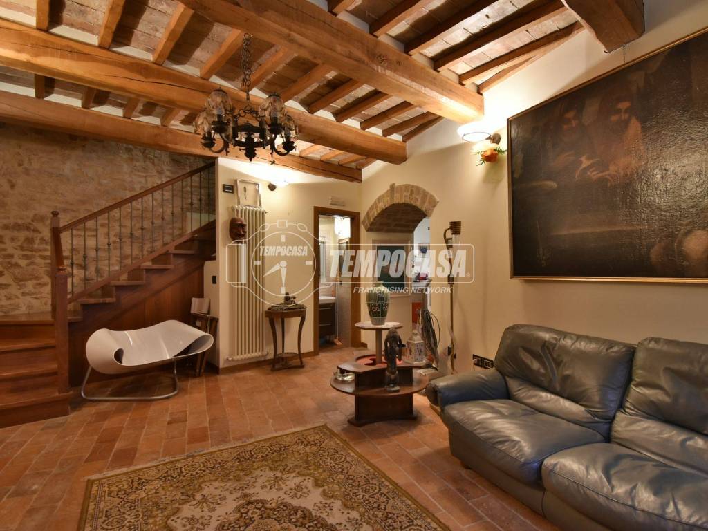 Casa indipendente a Caldarola in Località Borgo Pievefavera 119 - Foto 2