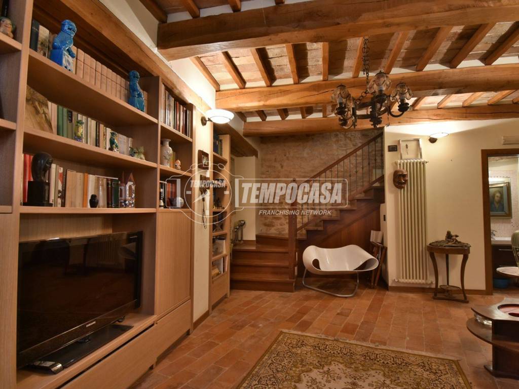 Casa indipendente a Caldarola in Località Borgo Pievefavera 119 - Foto 3