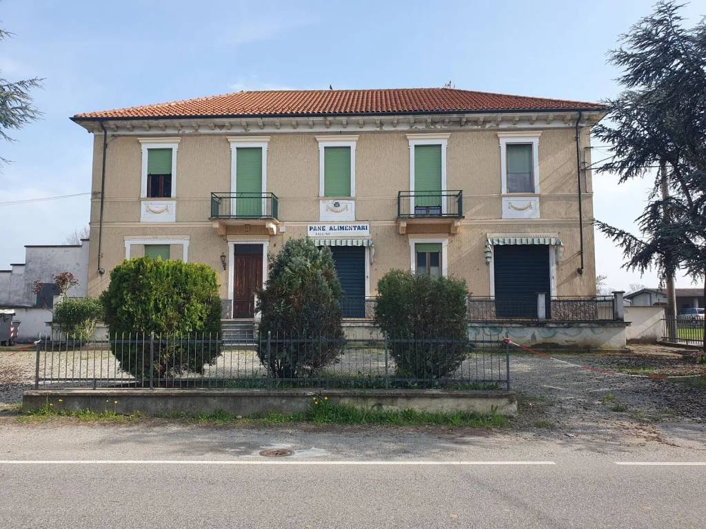 Villa a Casale monferrato in Frazione Roncaglia Strada Provinciale, 8 - Foto 3