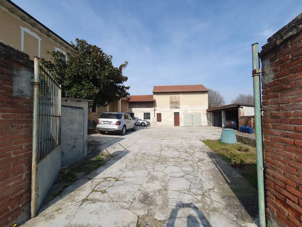 Villa a Casale monferrato in Frazione Roncaglia Strada Provinciale, 8 - Foto 4