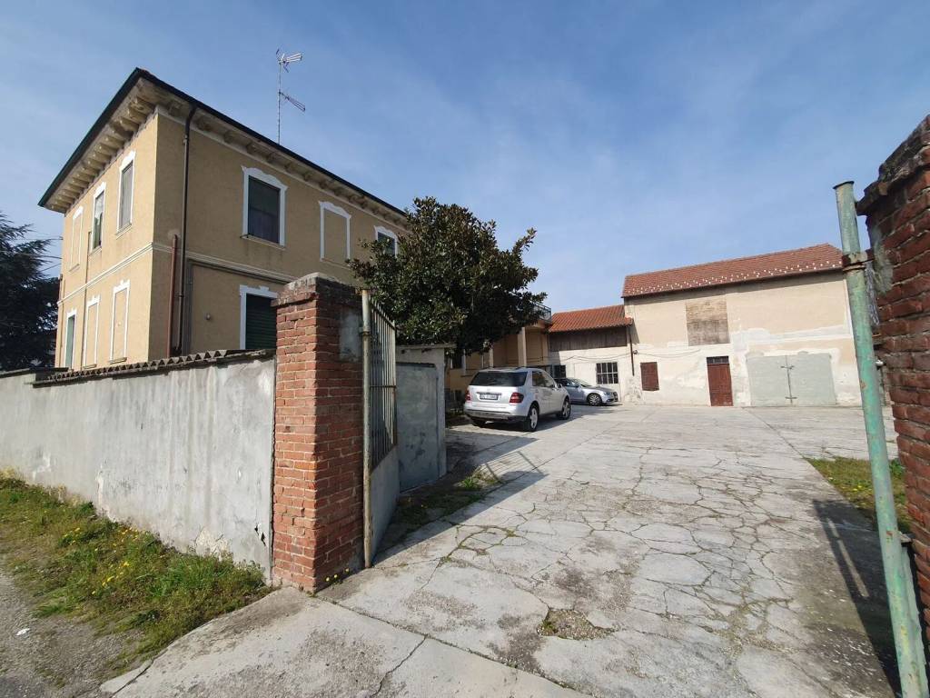 Villa a Casale monferrato in Frazione Roncaglia Strada Provinciale, 8 - Foto 5